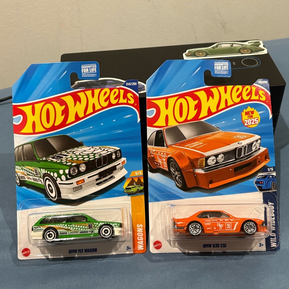 Hot wheels BMW 2 car set